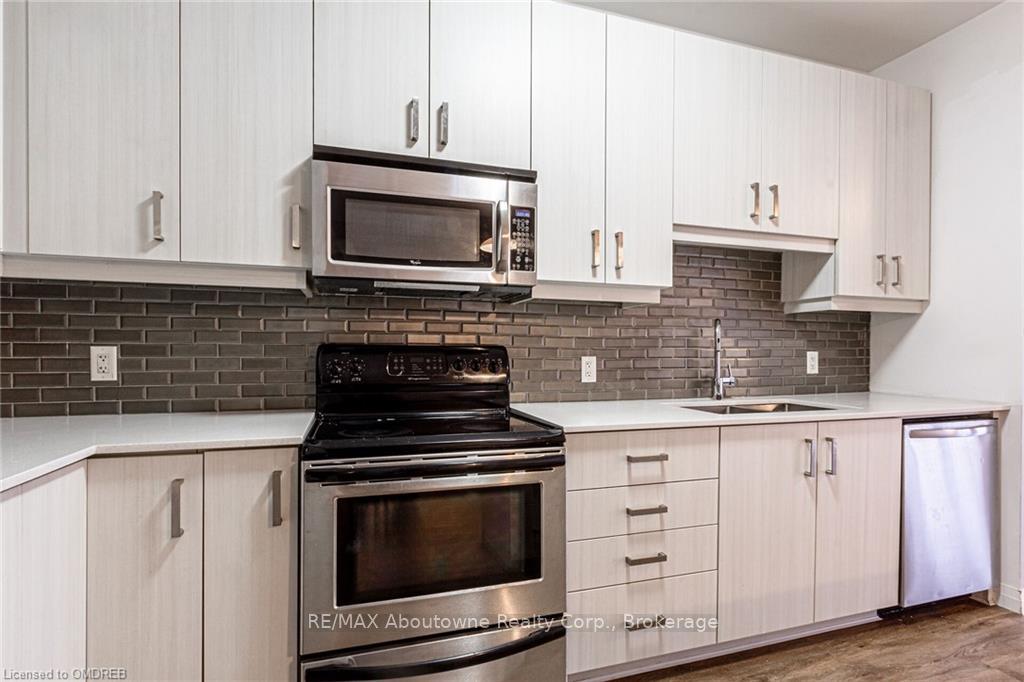 Photo 4 of Unit 25, 30 Times Square Blvd, Hamilton, Stoney Creek Mountain — HOMEH