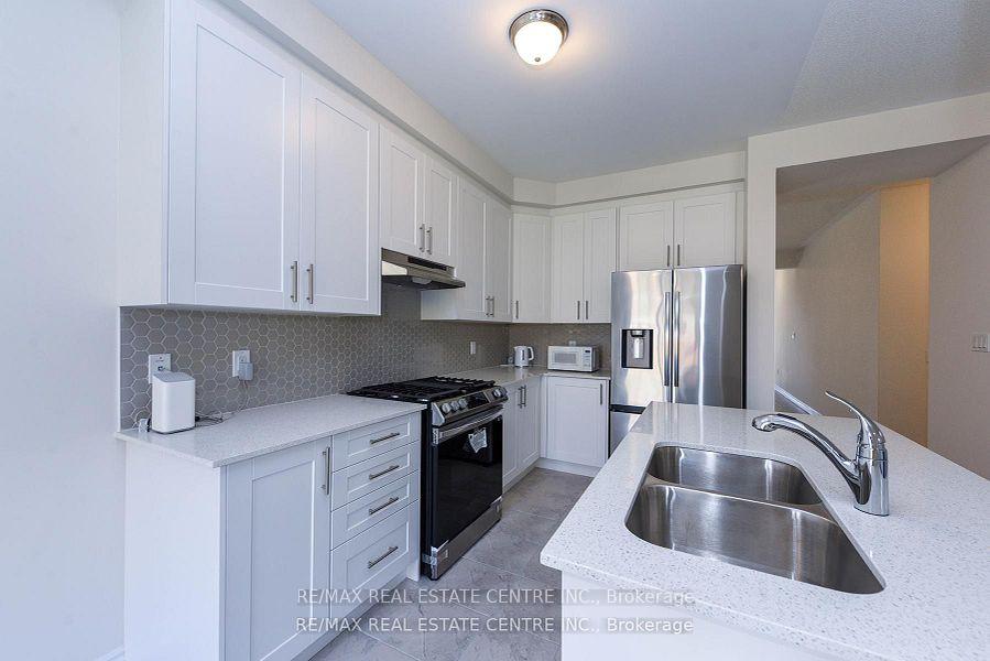 Photo 8 of 611 Bearberry Place, Milton, Cobban — HOMEH