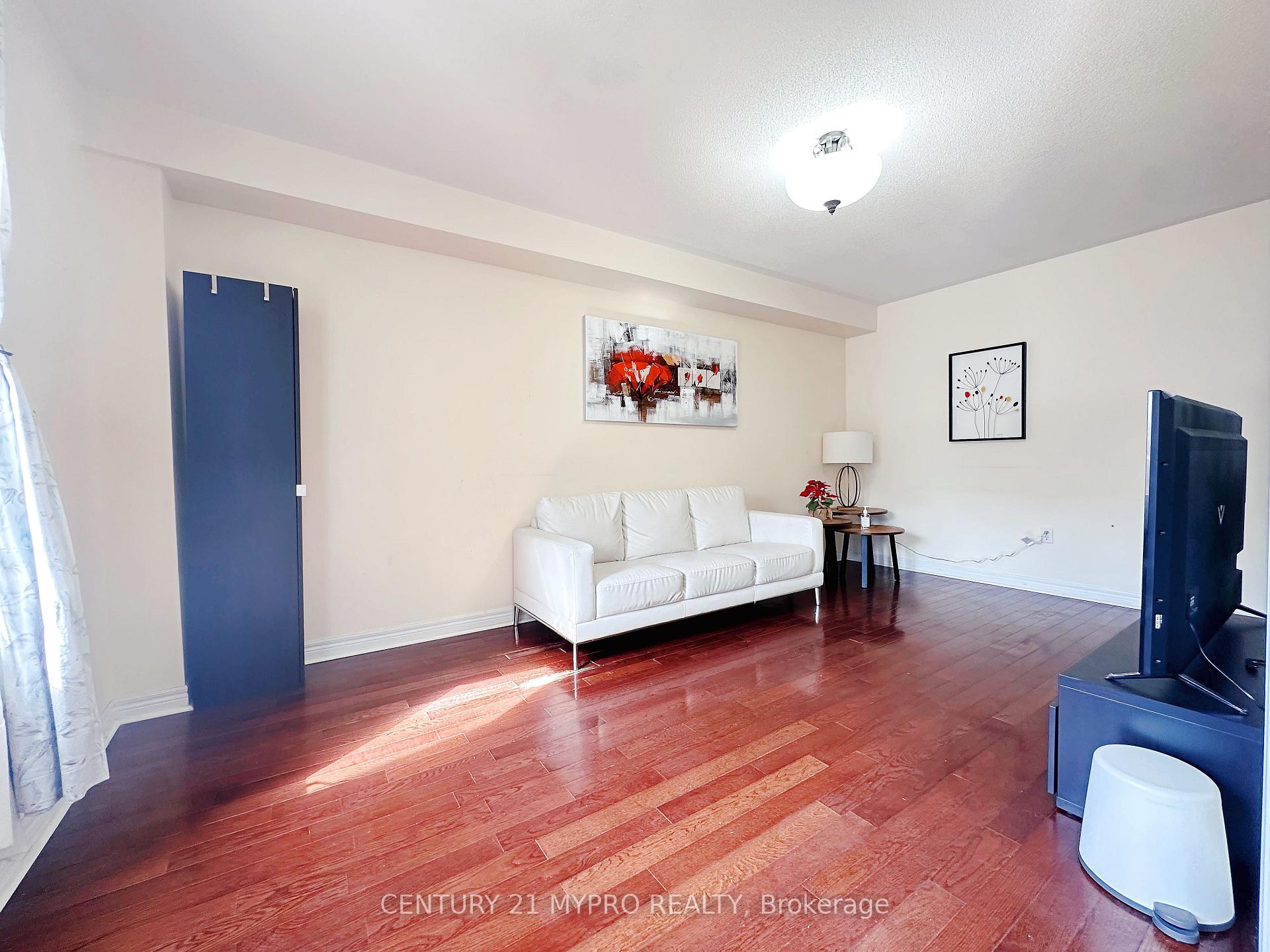 Photo 3 of 63 Bianca Drive, Markham, Village Green-South Unionville — HOMEH