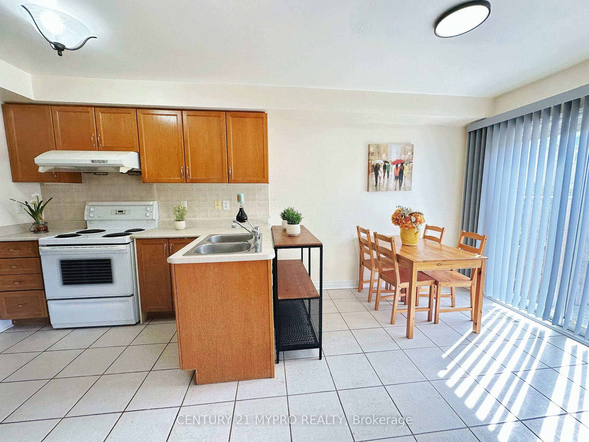 Photo 7 of 63 Bianca Drive, Markham, Village Green-South Unionville — HOMEH