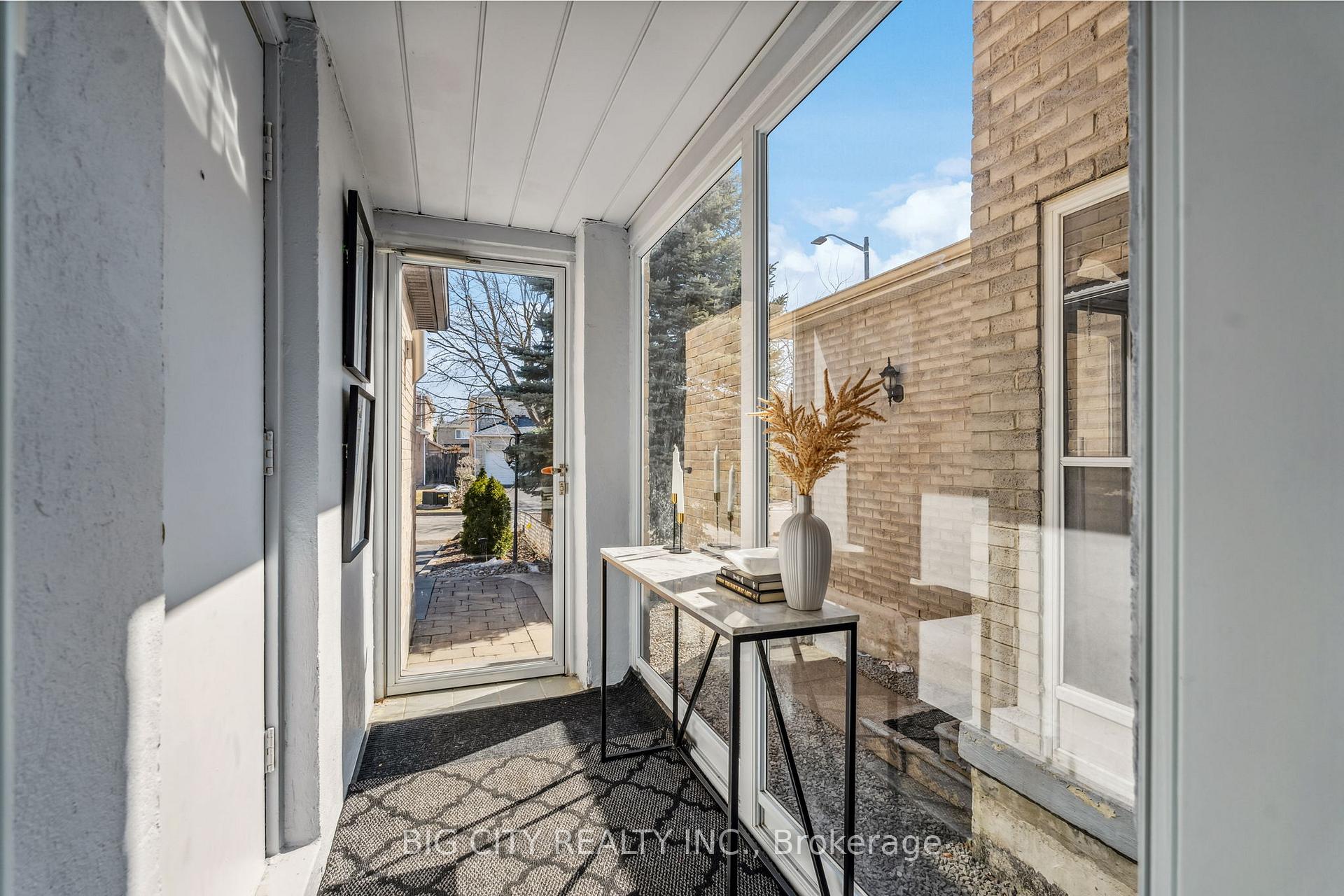Photo 7 of 22 Silverthorne Road, Markham, Milliken Mills East — HOMEH