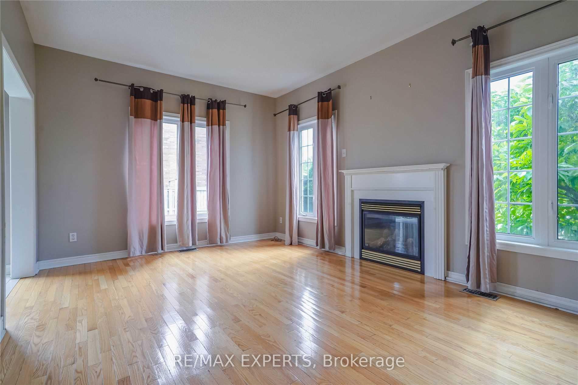 Photo 3 of 33 Saltspring Drive, Markham, Greensborough — HOMEH