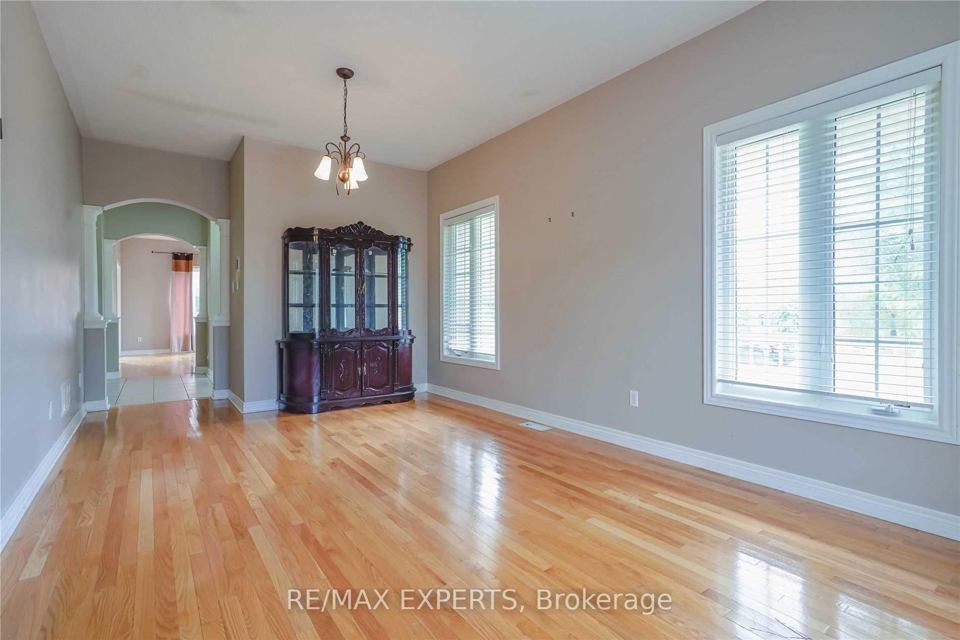 Photo 5 of 33 Saltspring Drive, Markham, Greensborough — HOMEH