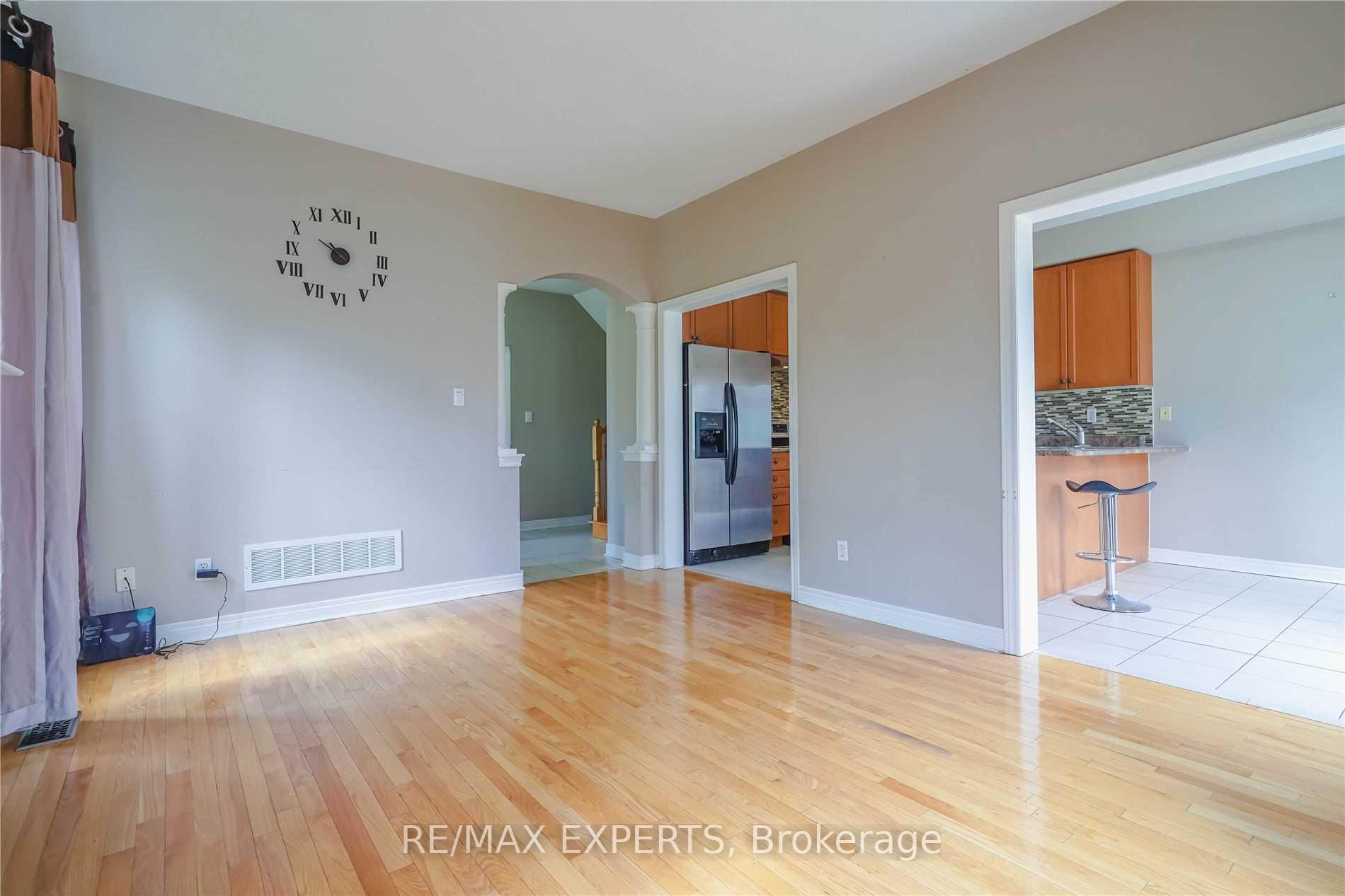 Photo 6 of 33 Saltspring Drive, Markham, Greensborough — HOMEH