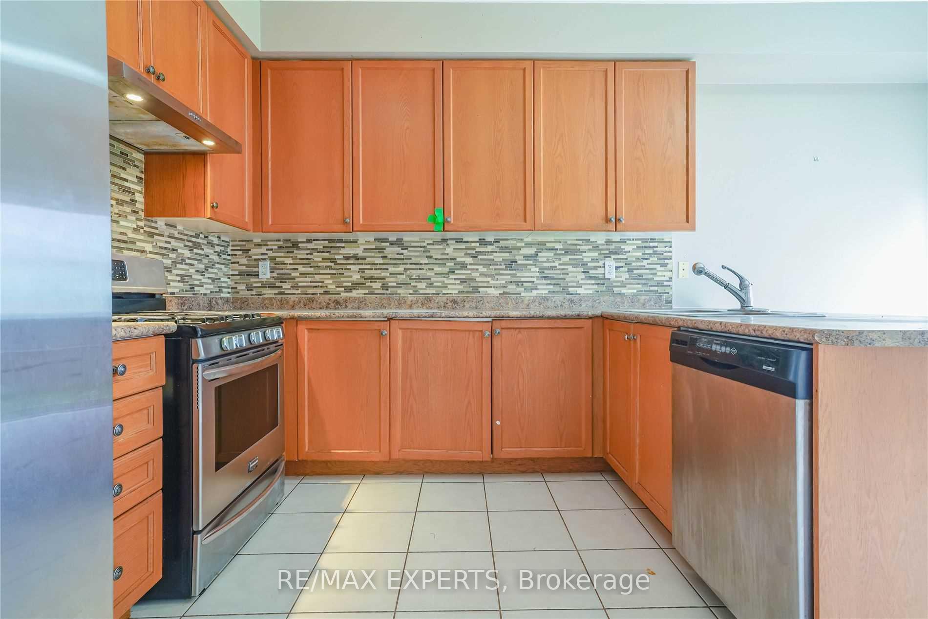 Photo 7 of 33 Saltspring Drive, Markham, Greensborough — HOMEH