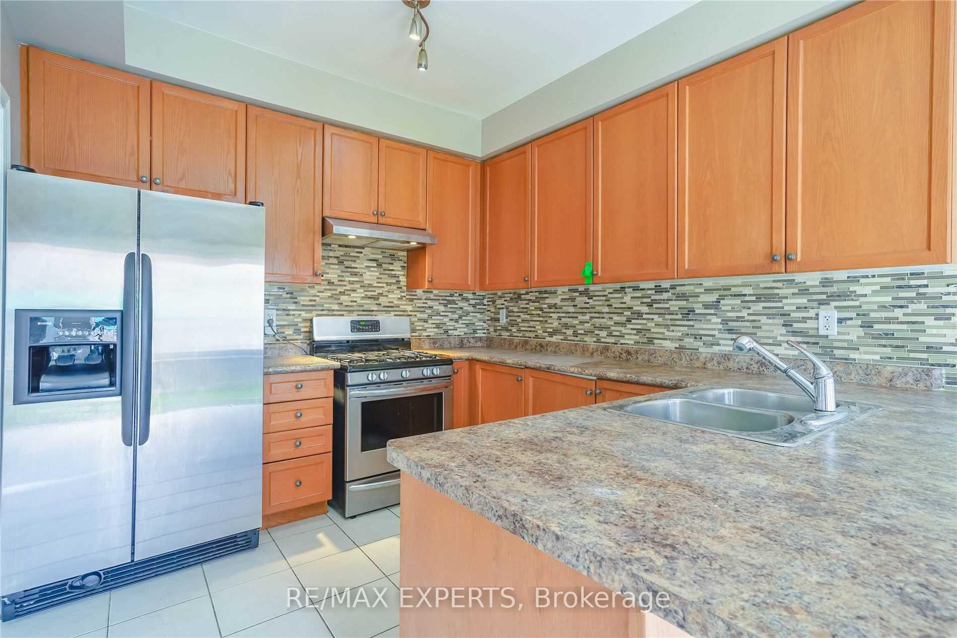Photo 9 of 33 Saltspring Drive, Markham, Greensborough — HOMEH