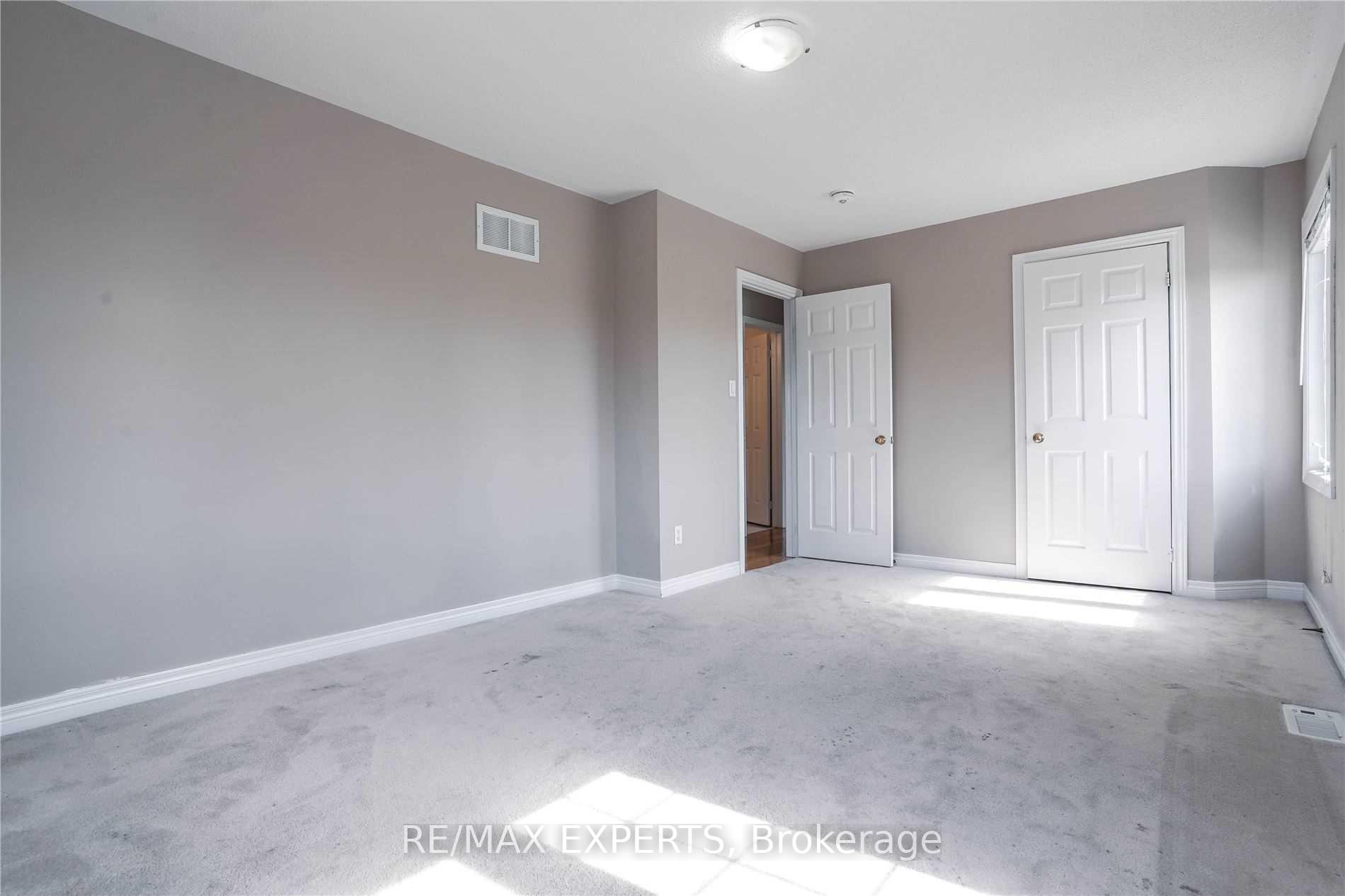Photo 12 of 33 Saltspring Drive, Markham, Greensborough — HOMEH