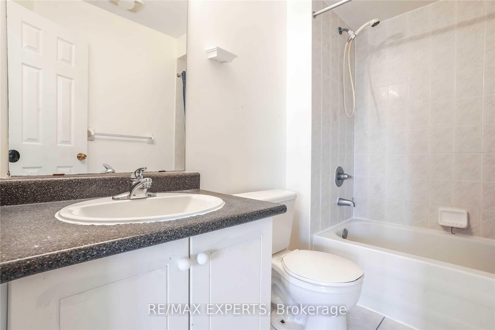 Photo 13 of 33 Saltspring Drive, Markham, Greensborough — HOMEH