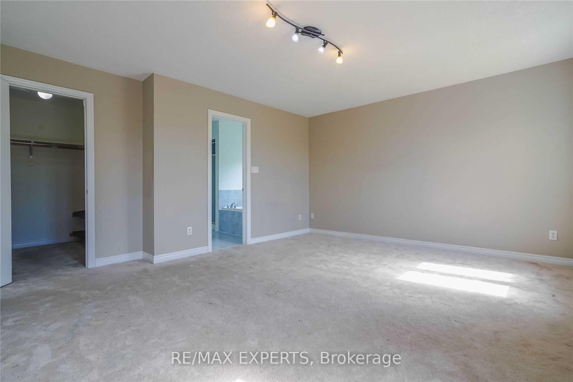 Photo 17 of 33 Saltspring Drive, Markham, Greensborough — HOMEH