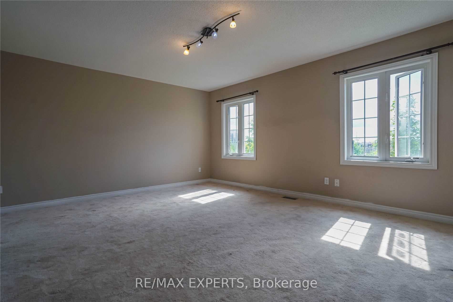 Photo 18 of 33 Saltspring Drive, Markham, Greensborough — HOMEH
