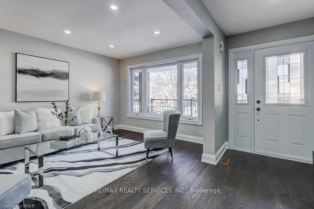 Photo 4 of 27 Novoco Drive, Hamilton, Gurnett — HOMEH