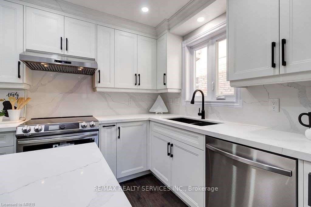 Photo 18 of 27 Novoco Drive, Hamilton, Gurnett — HOMEH