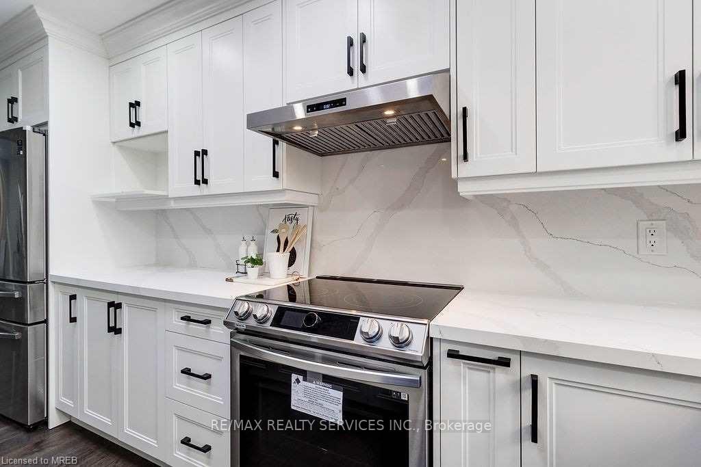 Photo 20 of 27 Novoco Drive, Hamilton, Gurnett — HOMEH