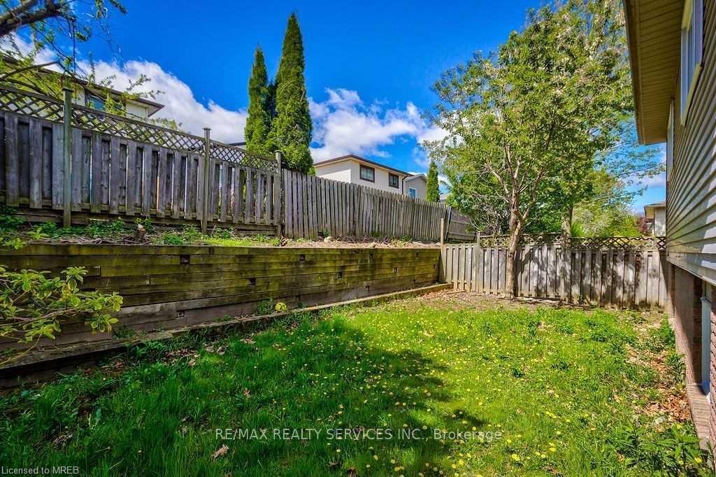 Photo 38 of 27 Novoco Drive, Hamilton, Gurnett — HOMEH