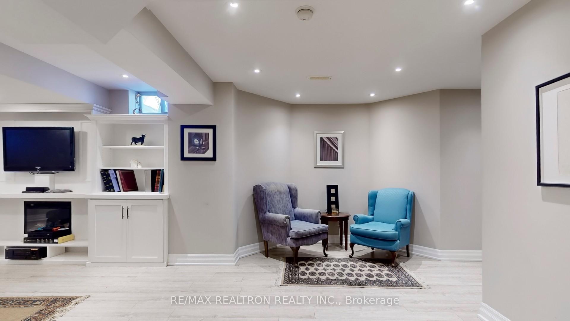 Photo 5 of 126 William Berczy Boulevard, Markham, Berczy — HOMEH