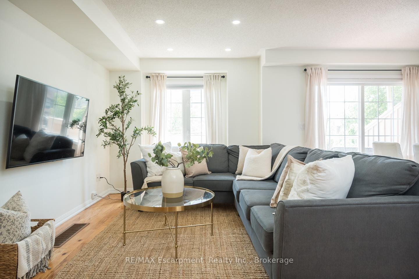 Photo 4 of Unit 11, 620 Ferguson Drive, Milton, Beaty — HOMEH
