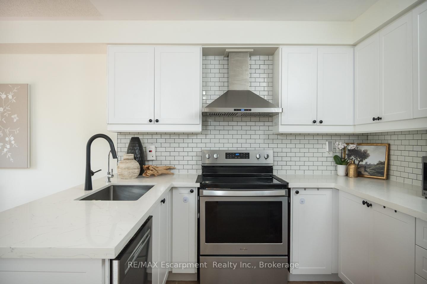 Photo 5 of Unit 11, 620 Ferguson Drive, Milton, Beaty — HOMEH