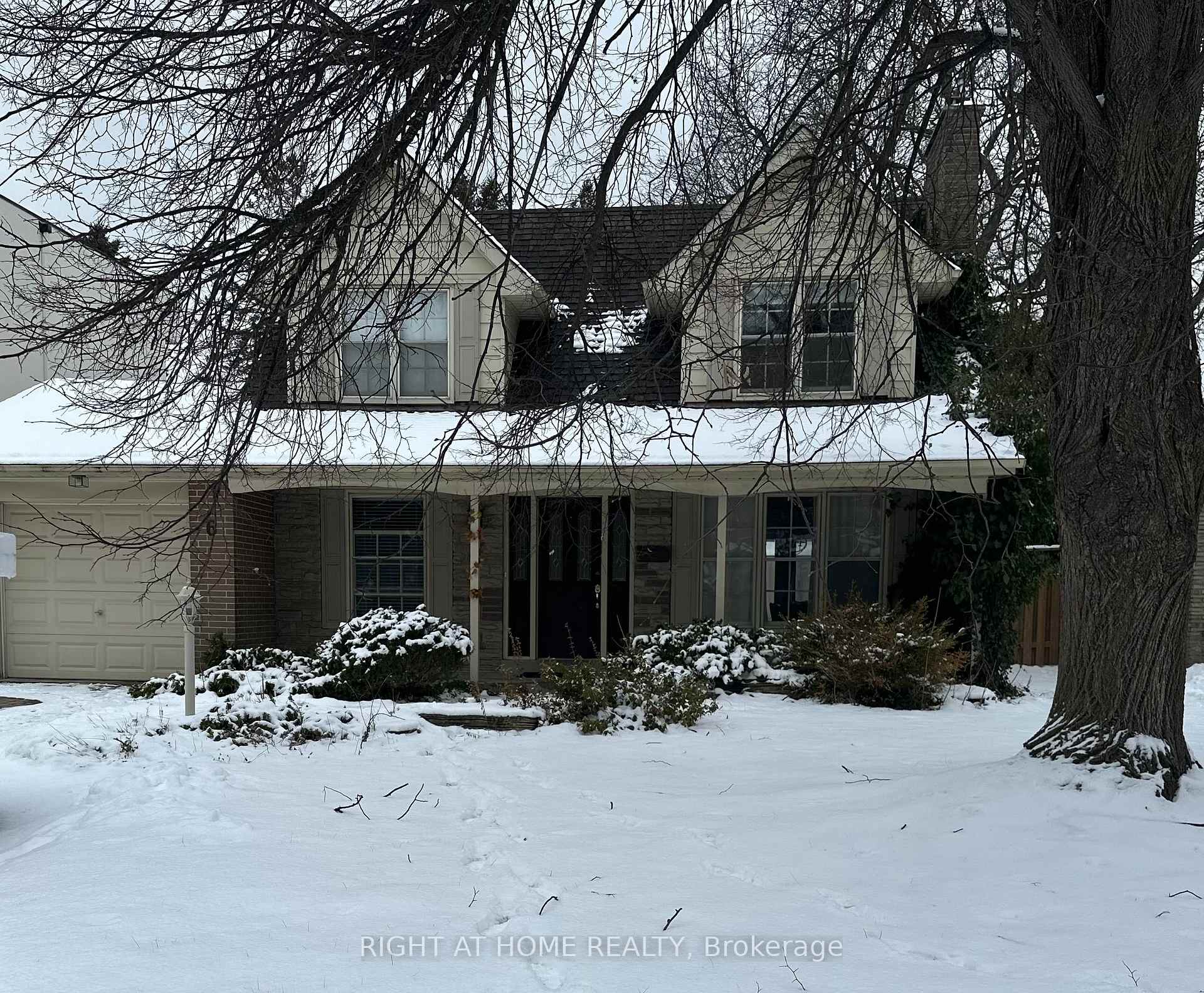 Photo 2 of 6 Almond Avenue, Markham, Grandview — HOMEH