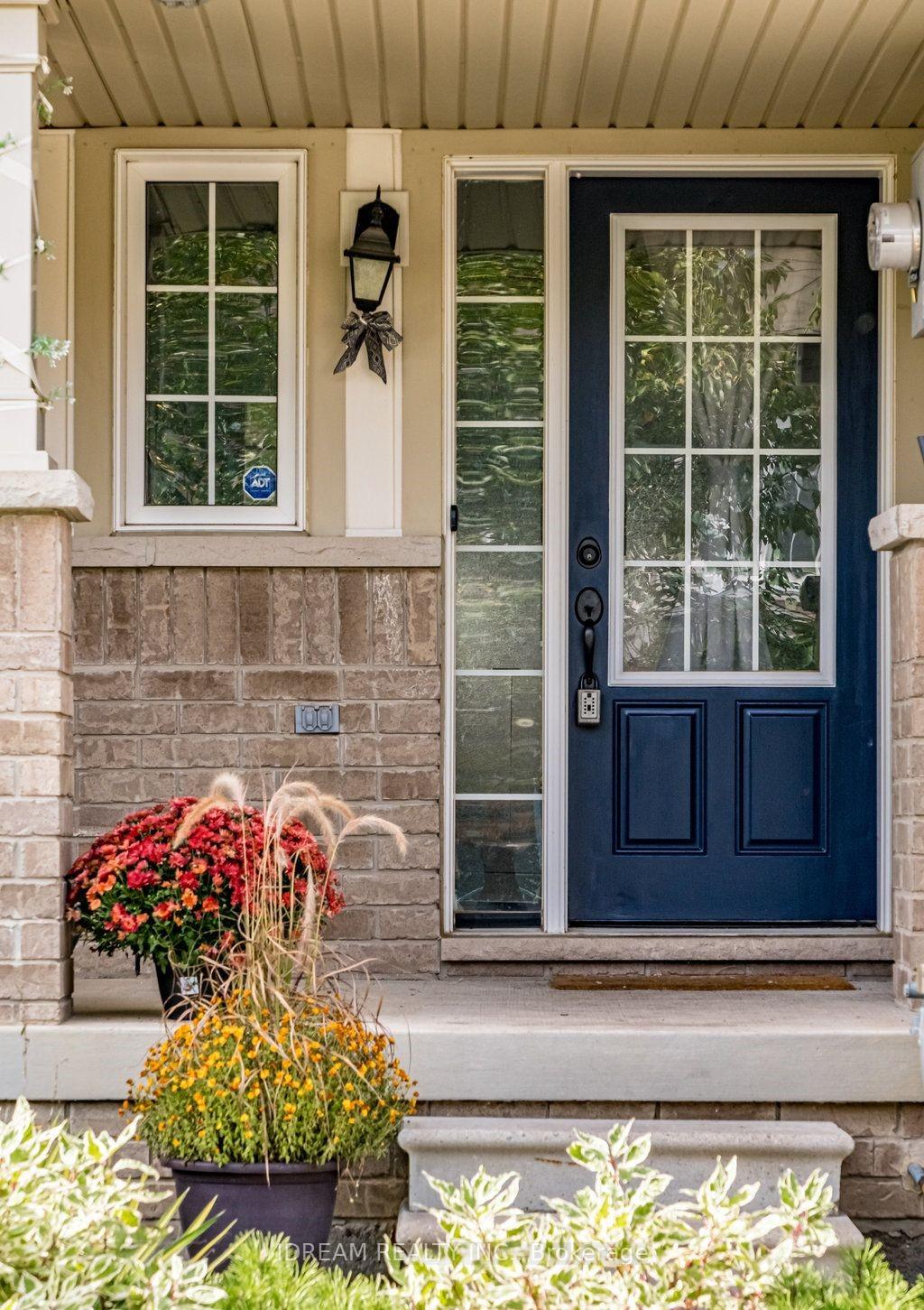 Photo 2 of 21 Lynch Crescent, Hamilton, Binbrook — HOMEH