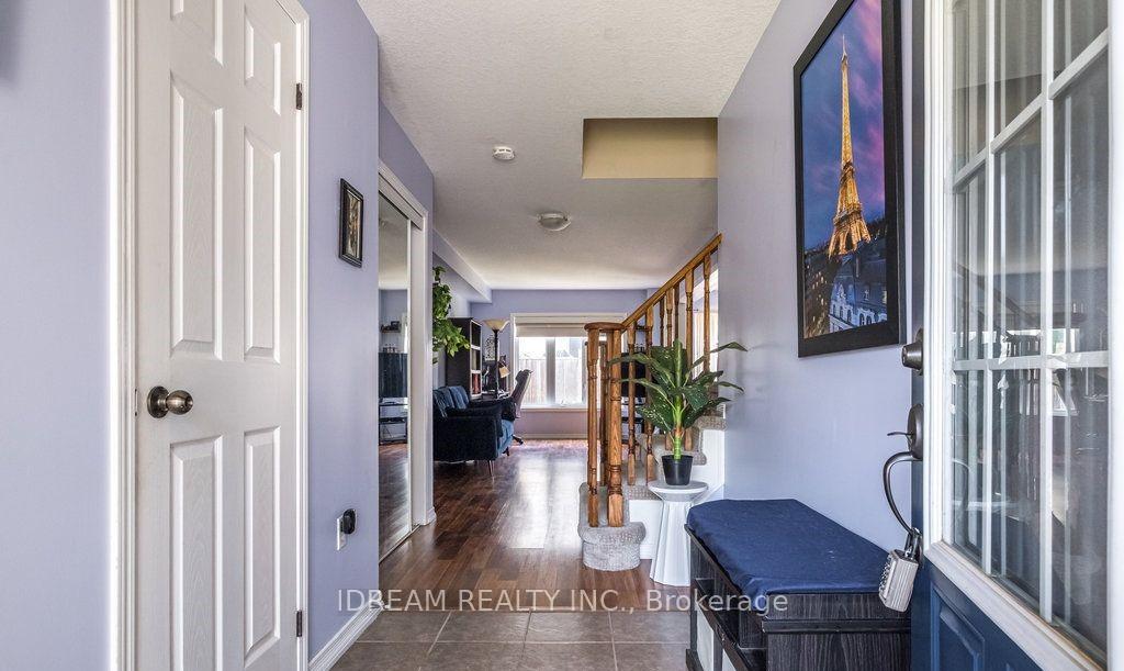 Photo 3 of 21 Lynch Crescent, Hamilton, Binbrook — HOMEH