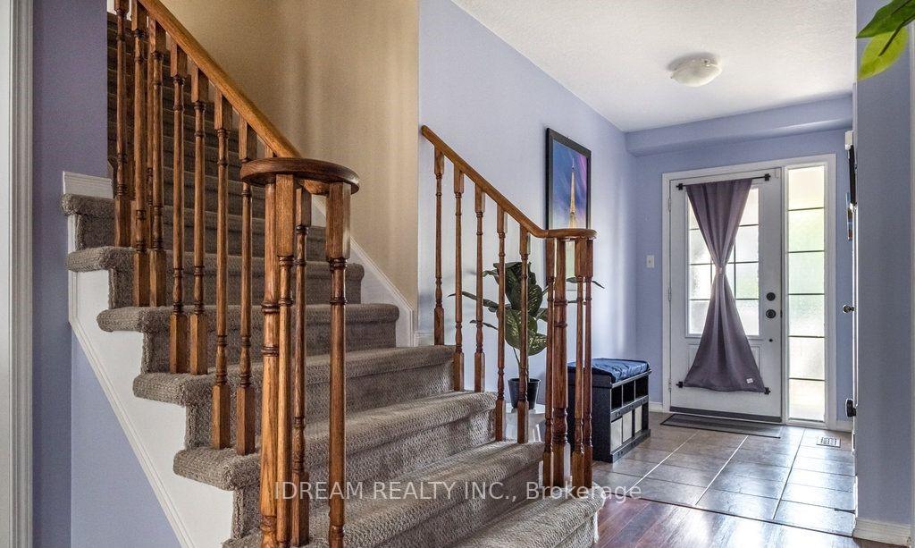 Photo 4 of 21 Lynch Crescent, Hamilton, Binbrook — HOMEH