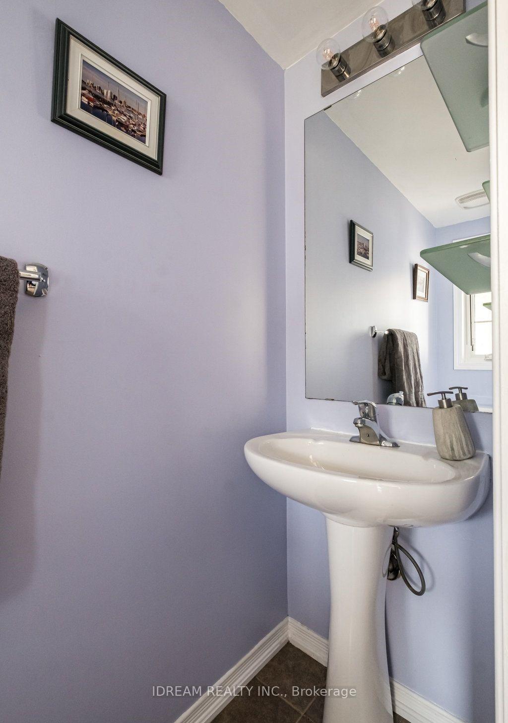 Photo 5 of 21 Lynch Crescent, Hamilton, Binbrook — HOMEH