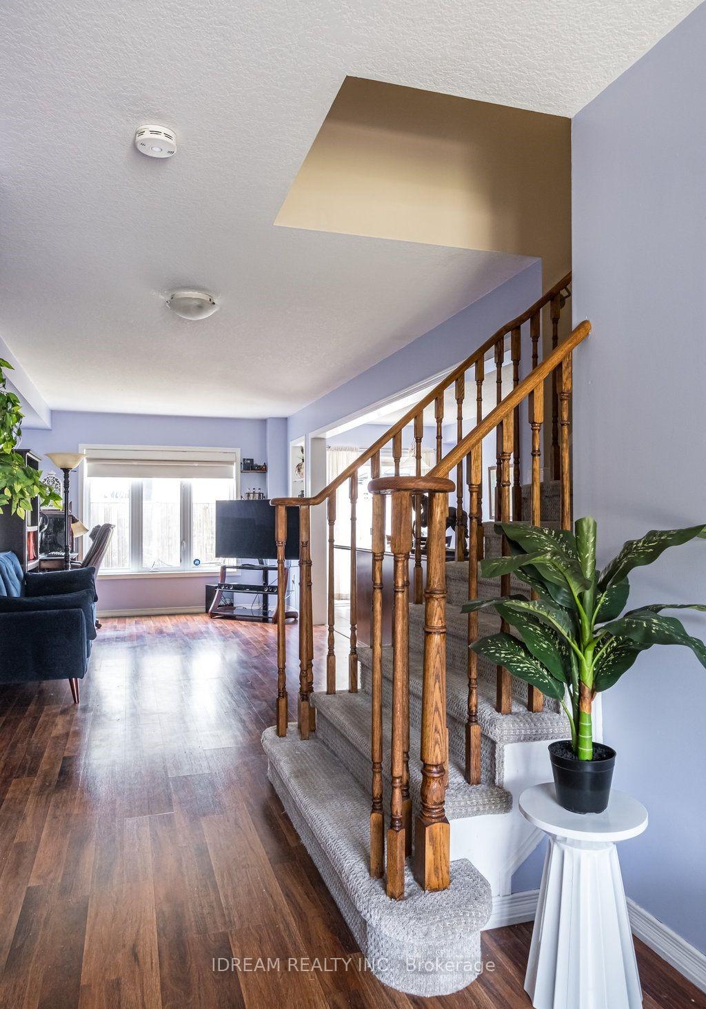 Photo 6 of 21 Lynch Crescent, Hamilton, Binbrook — HOMEH
