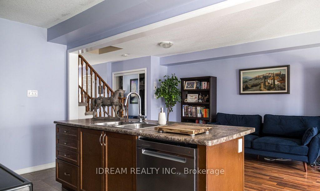 Photo 11 of 21 Lynch Crescent, Hamilton, Binbrook — HOMEH