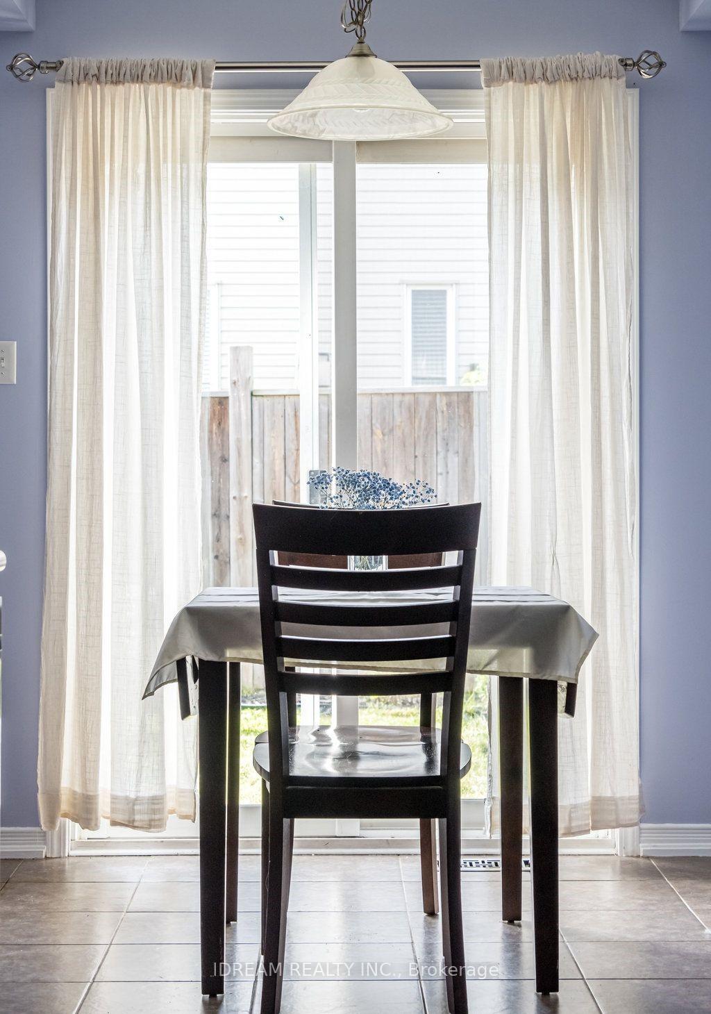 Photo 13 of 21 Lynch Crescent, Hamilton, Binbrook — HOMEH