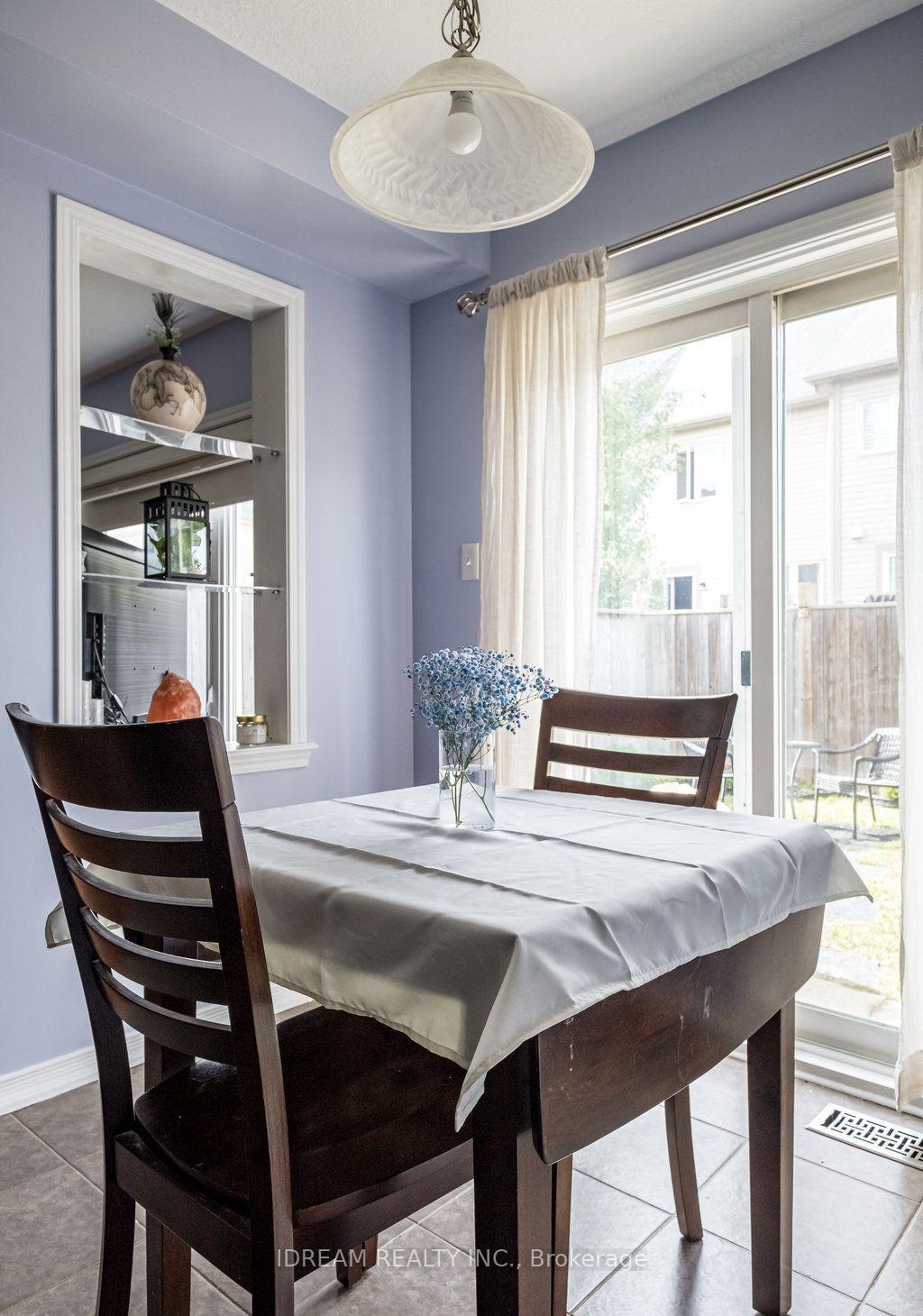 Photo 15 of 21 Lynch Crescent, Hamilton, Binbrook — HOMEH