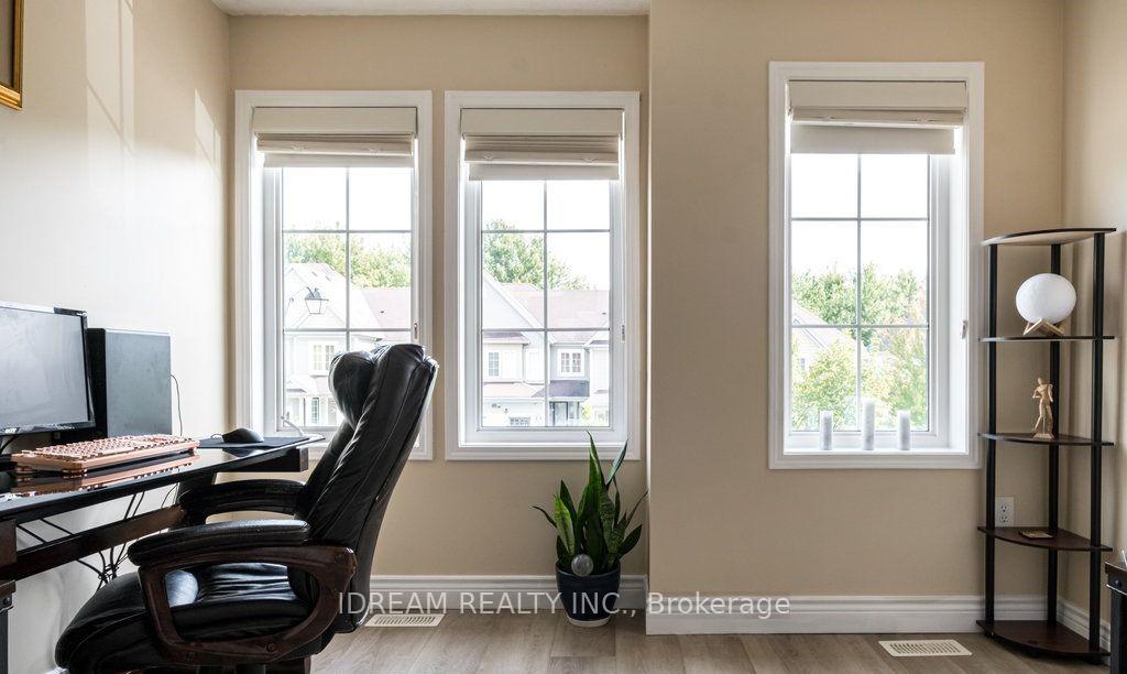 Photo 19 of 21 Lynch Crescent, Hamilton, Binbrook — HOMEH