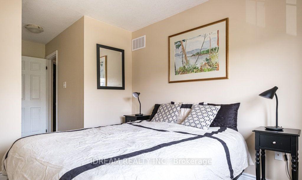 Photo 22 of 21 Lynch Crescent, Hamilton, Binbrook — HOMEH