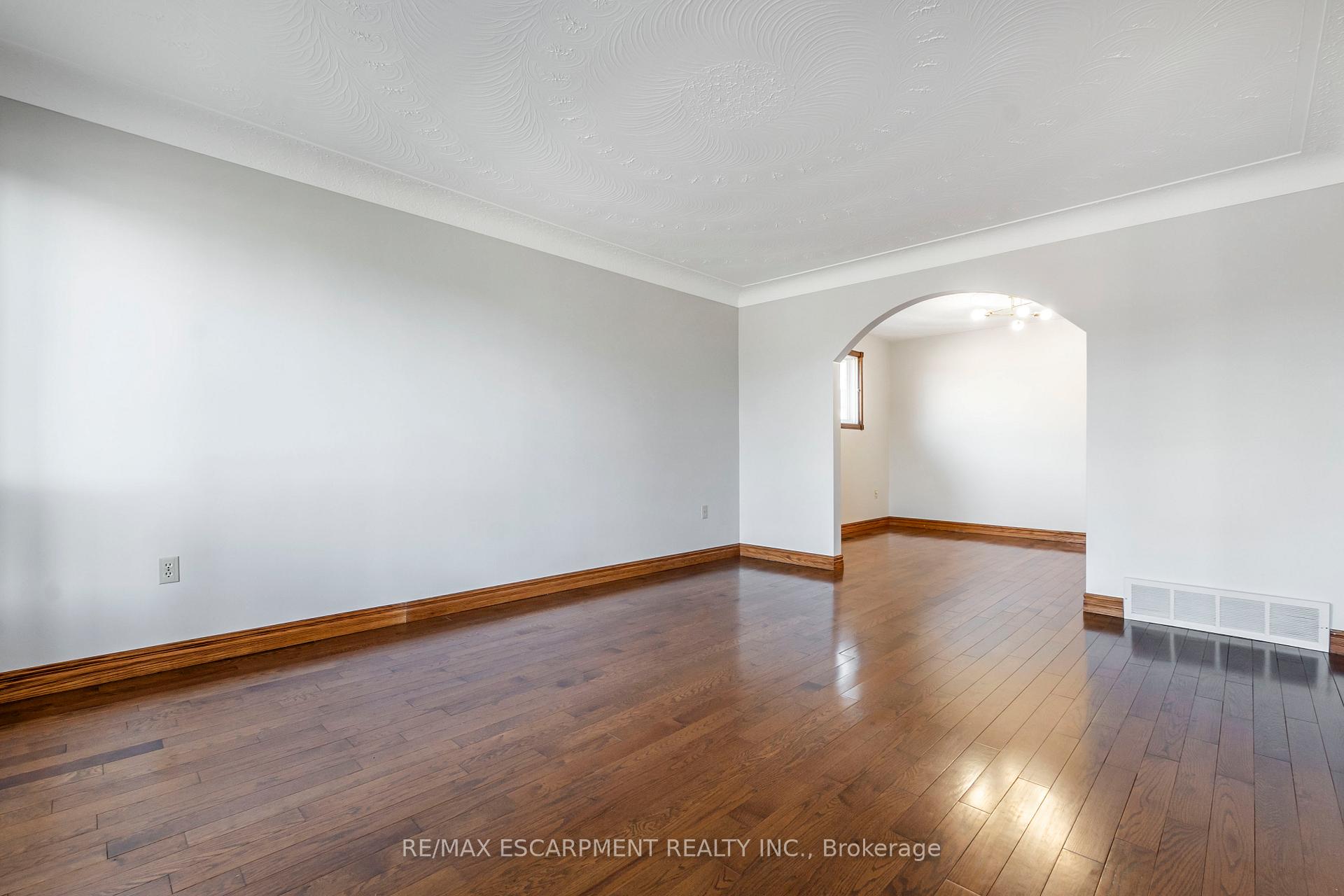 Photo 6 of Unit Upper, 62 Henley Drive, Hamilton, Stoney Creek — HOMEH