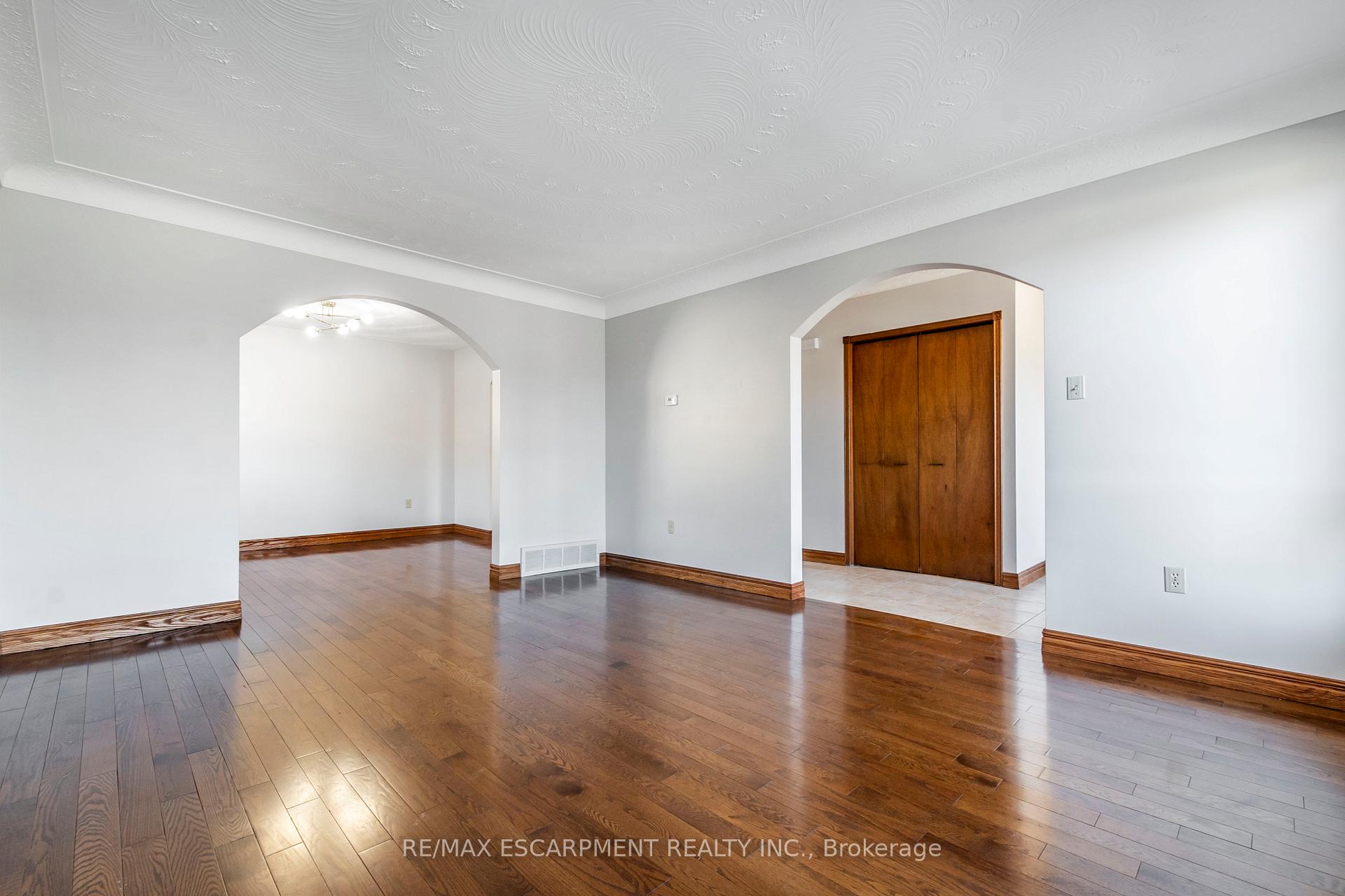 Photo 7 of Unit Upper, 62 Henley Drive, Hamilton, Stoney Creek — HOMEH