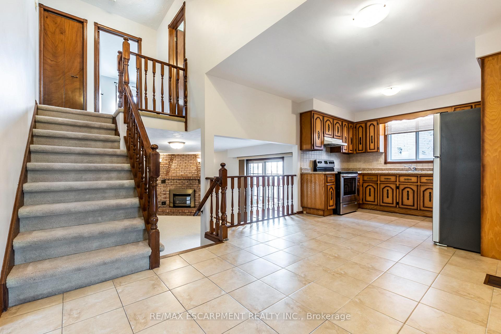 Photo 12 of Unit Upper, 62 Henley Drive, Hamilton, Stoney Creek — HOMEH