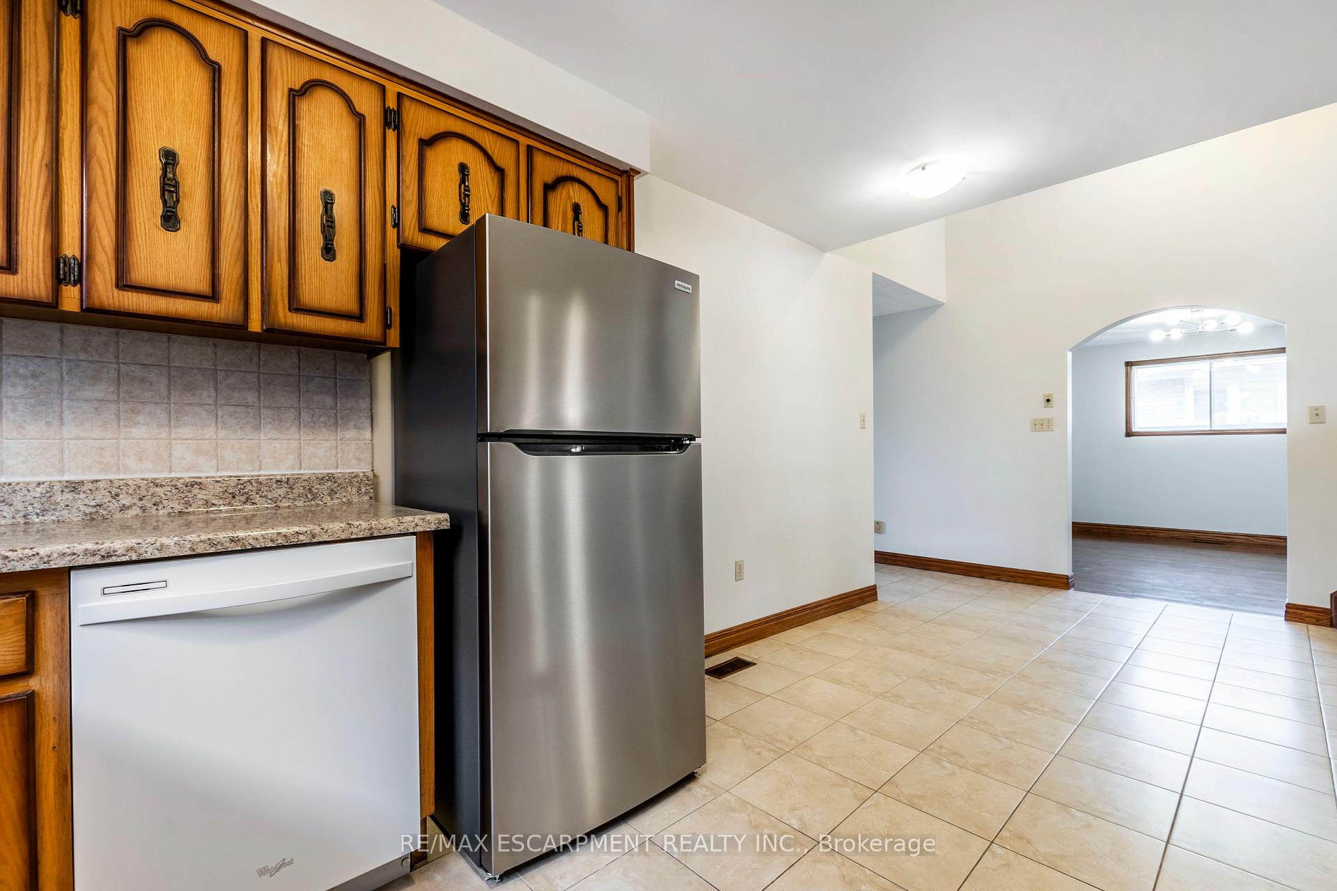 Photo 15 of Unit Upper, 62 Henley Drive, Hamilton, Stoney Creek — HOMEH