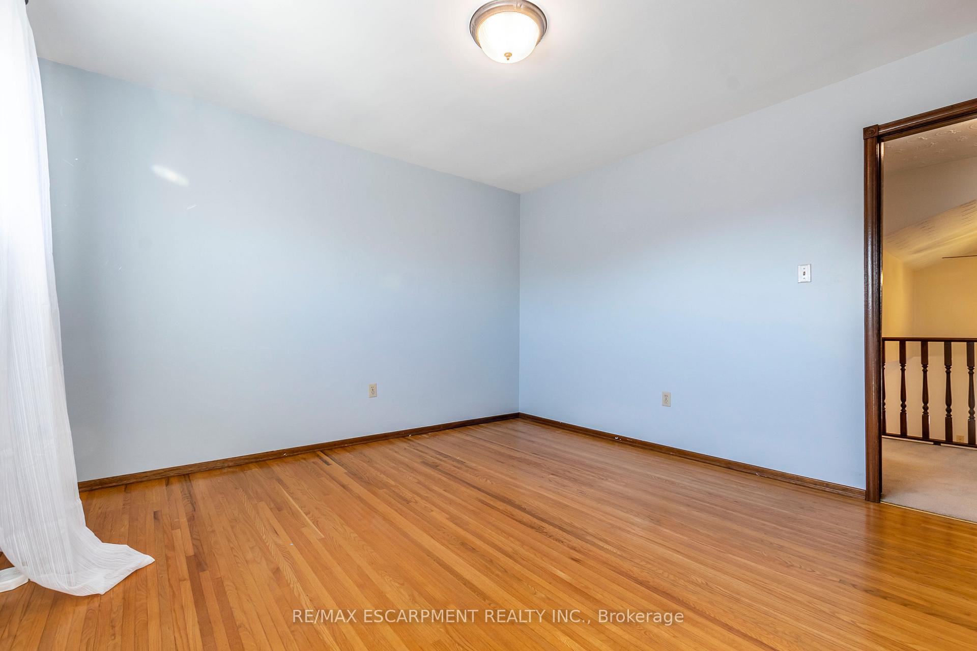 Photo 18 of Unit Upper, 62 Henley Drive, Hamilton, Stoney Creek — HOMEH