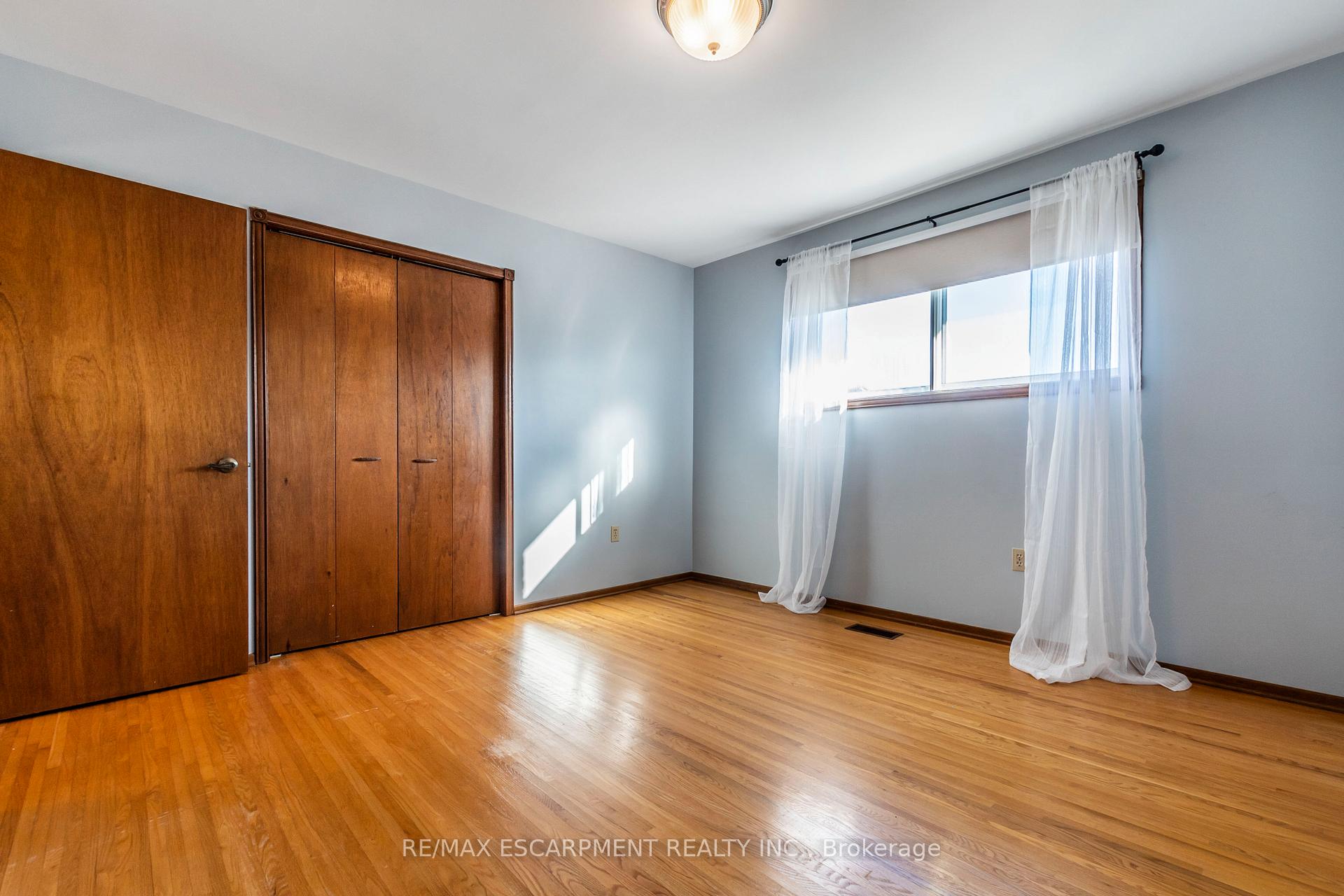 Photo 19 of Unit Upper, 62 Henley Drive, Hamilton, Stoney Creek — HOMEH