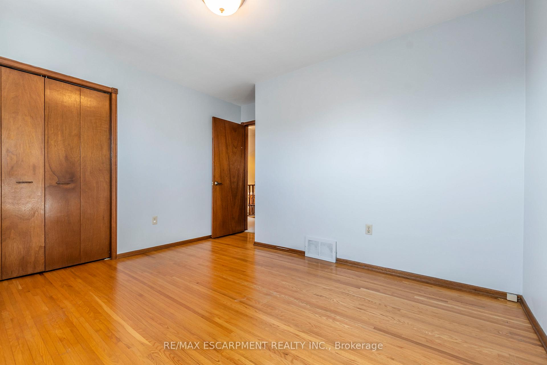 Photo 25 of Unit Upper, 62 Henley Drive, Hamilton, Stoney Creek — HOMEH
