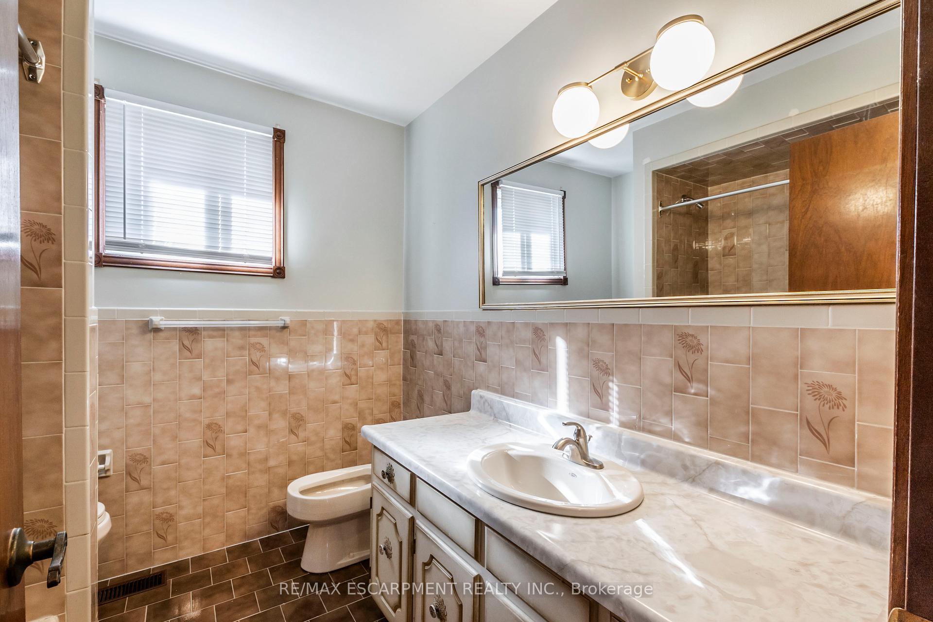 Photo 26 of Unit Upper, 62 Henley Drive, Hamilton, Stoney Creek — HOMEH