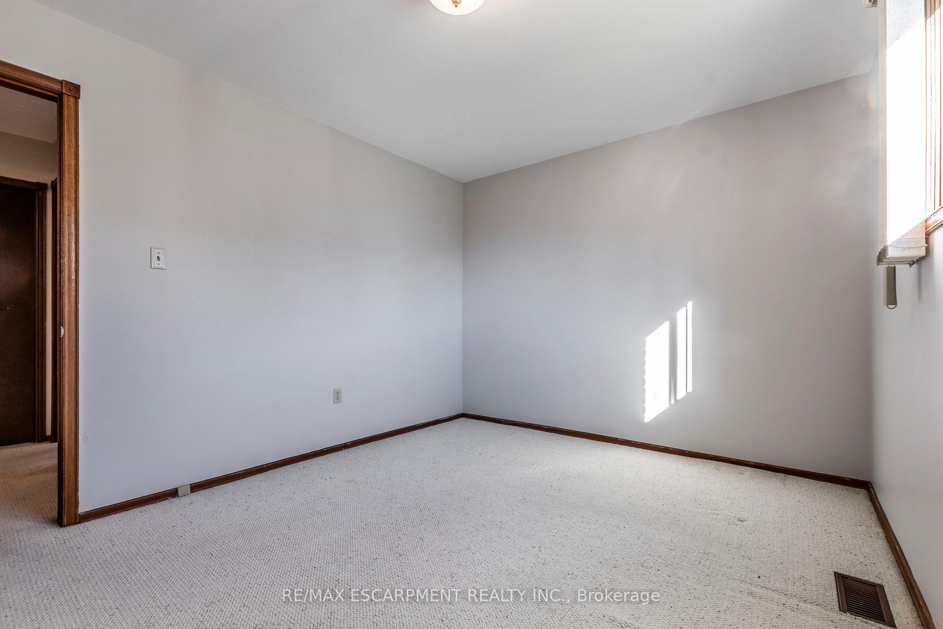 Photo 32 of Unit Upper, 62 Henley Drive, Hamilton, Stoney Creek — HOMEH