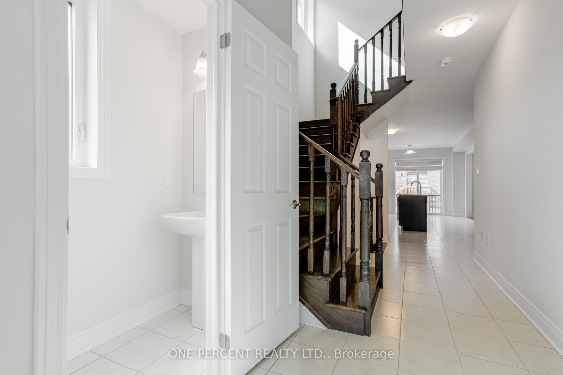 Photo 7 of 18 Lepp Drive, Markham, Middlefield — HOMEH