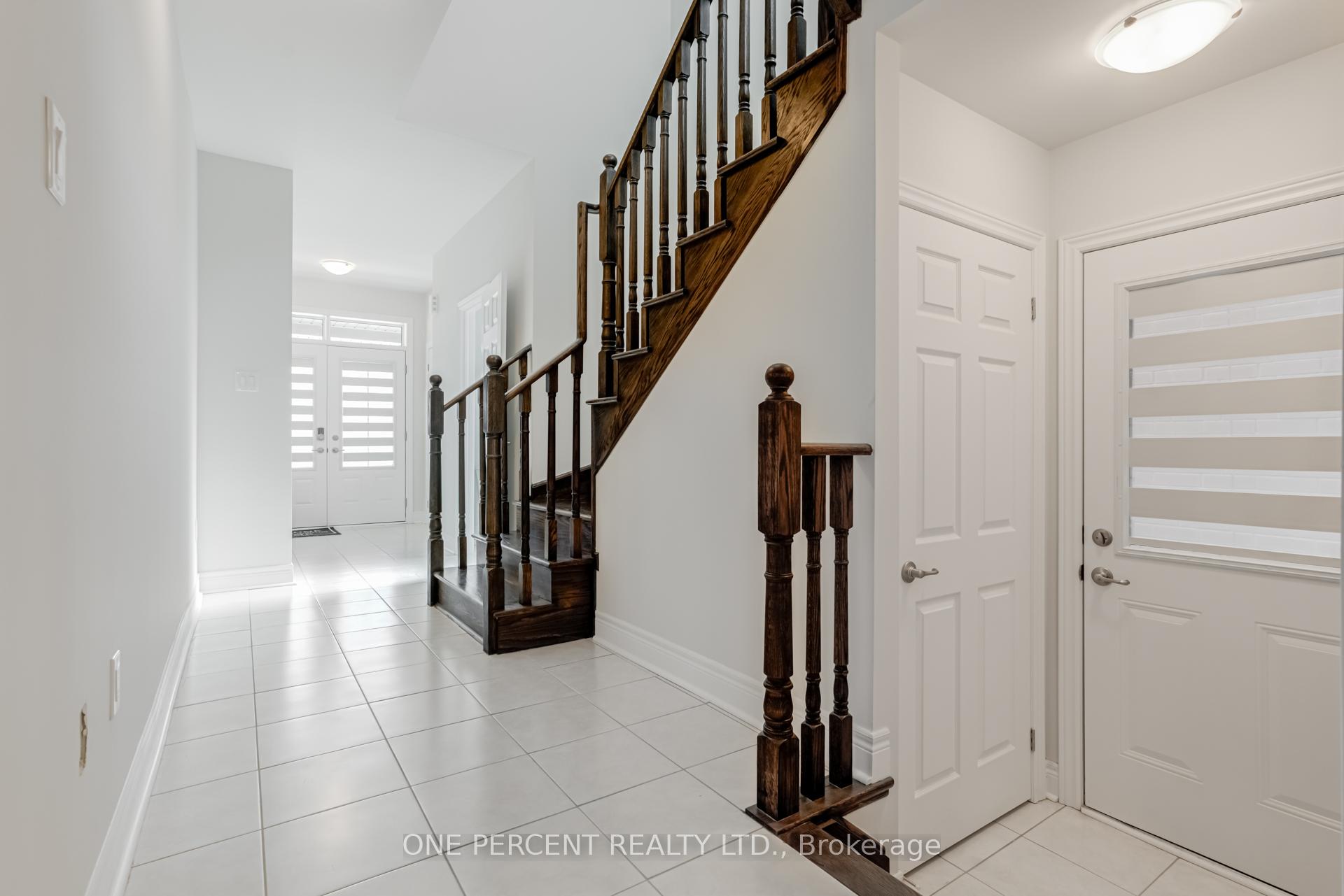 Photo 8 of 18 Lepp Drive, Markham, Middlefield — HOMEH