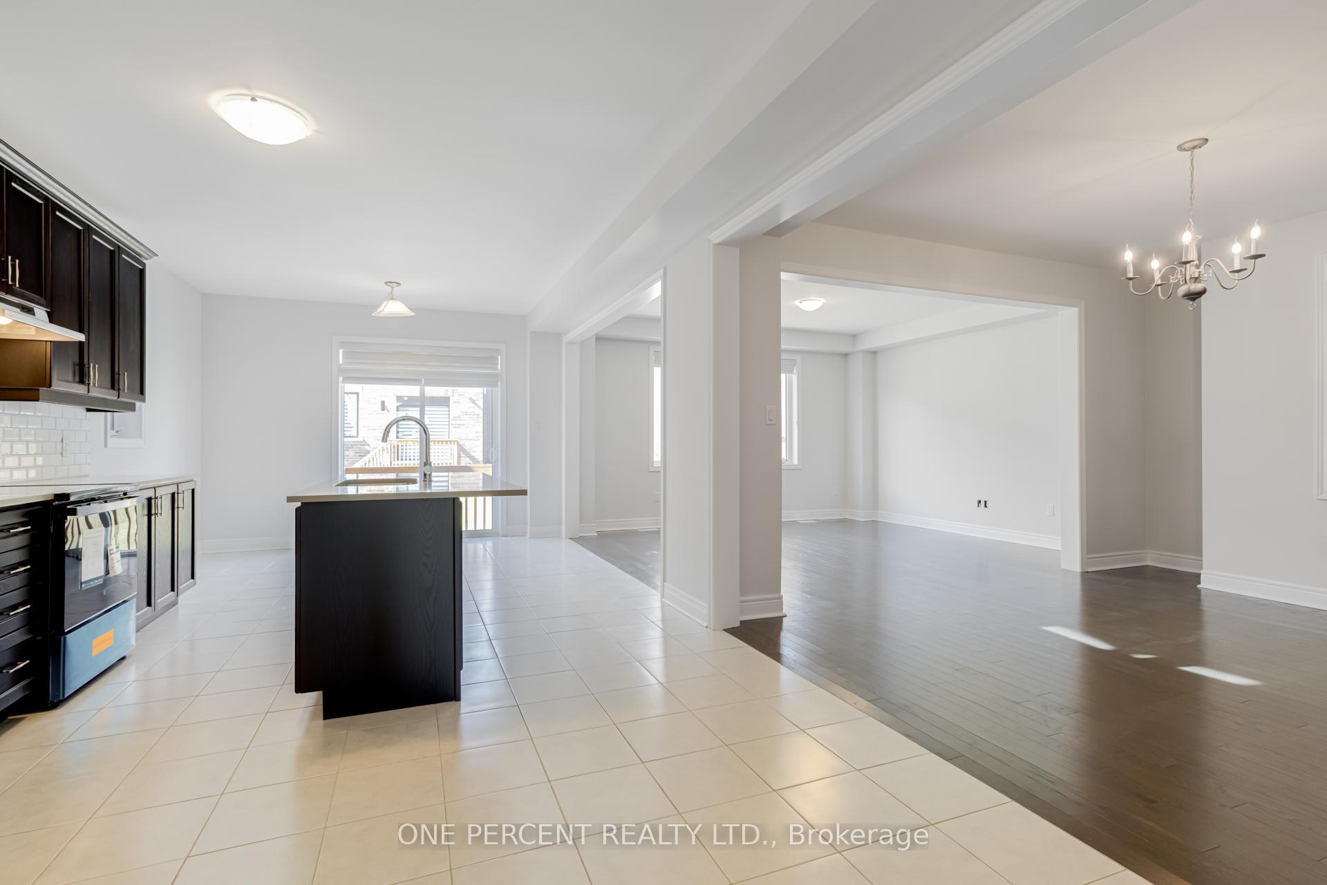 Photo 9 of 18 Lepp Drive, Markham, Middlefield — HOMEH