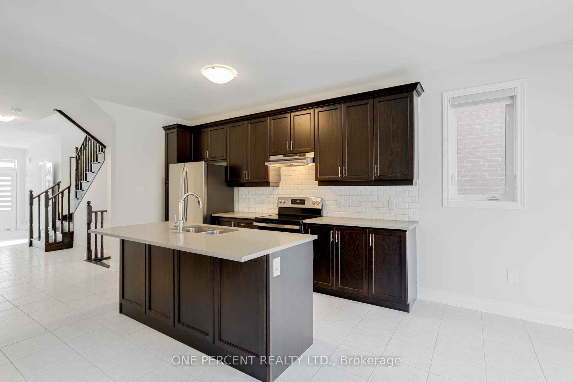 Photo 13 of 18 Lepp Drive, Markham, Middlefield — HOMEH