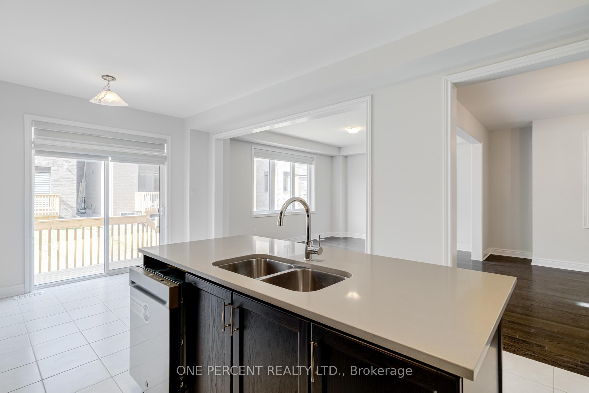 Photo 16 of 18 Lepp Drive, Markham, Middlefield — HOMEH