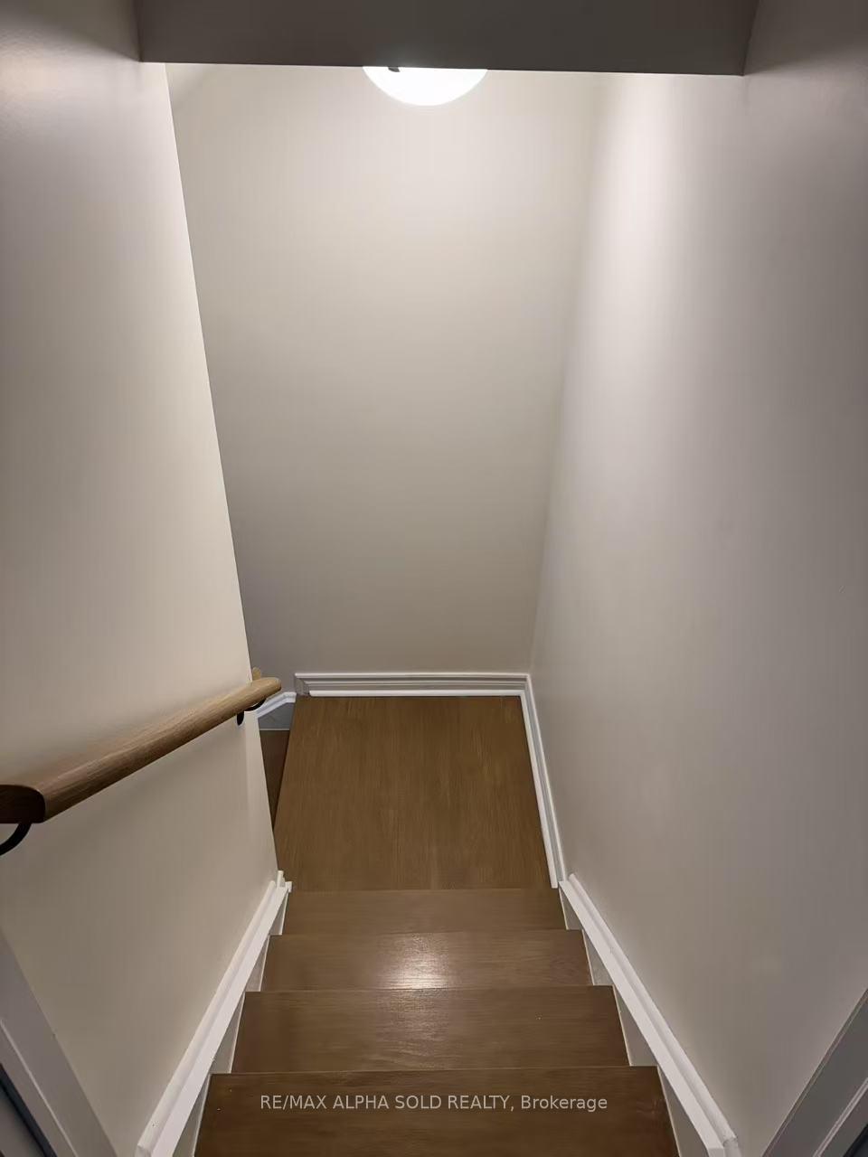 Photo 4 of 13 Yarl Drive, Markham, Middlefield — HOMEH