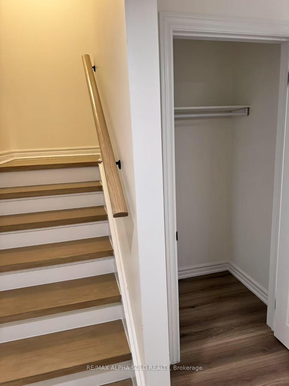 Photo 5 of 13 Yarl Drive, Markham, Middlefield — HOMEH