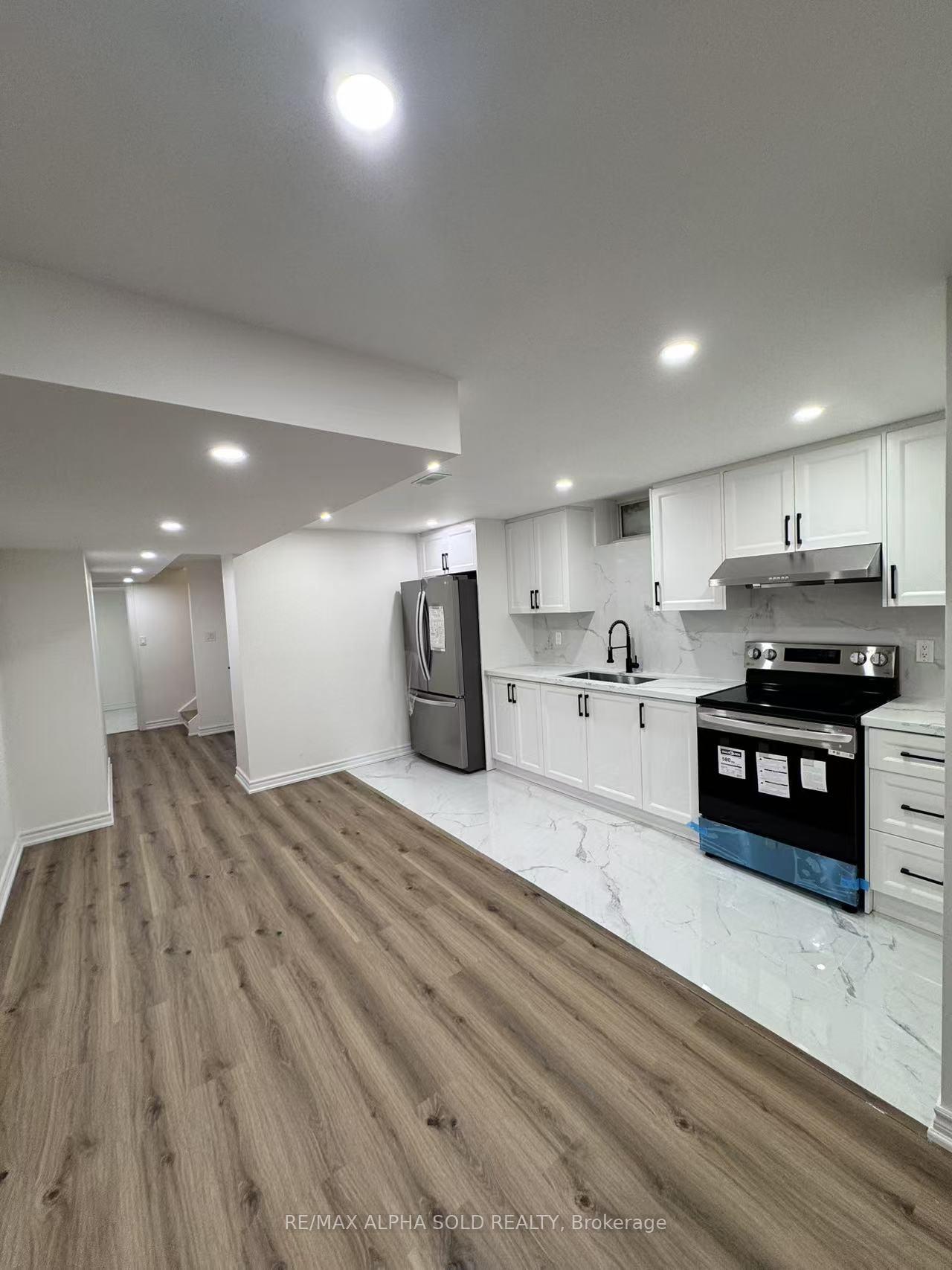 Photo 6 of 13 Yarl Drive, Markham, Middlefield — HOMEH