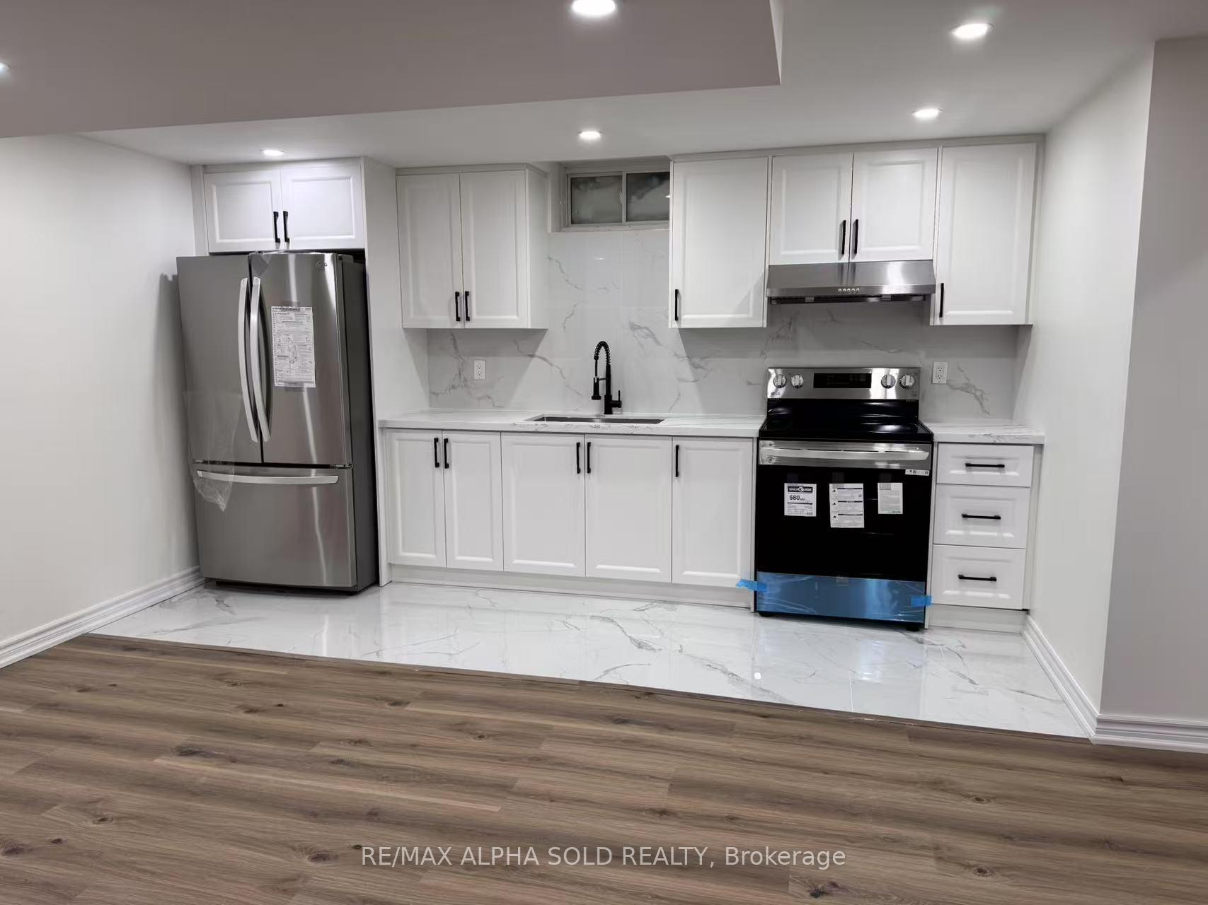 Photo 7 of 13 Yarl Drive, Markham, Middlefield — HOMEH